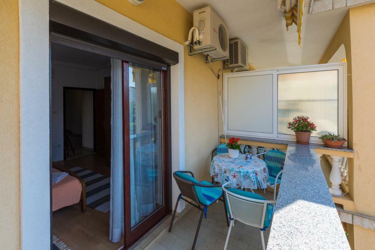 Apartman Laura Selce Exterior foto